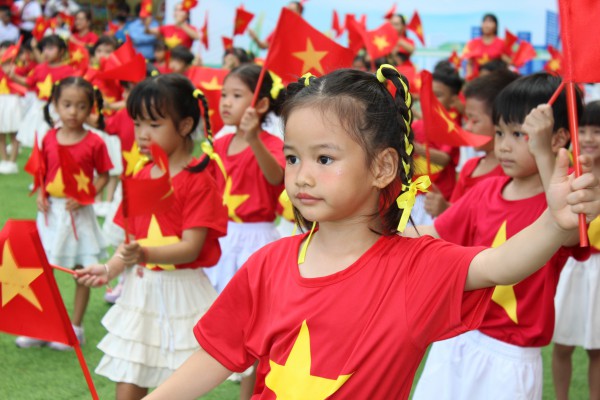 Mầm non Thủ Đức rực rỡ cờ đỏ sao vàng mừng 50 năm đất nước thống nhất Mầm non Thủ Đức rực rỡ cờ đỏ sao vàng mừng 50 năm đất nước thống nhất