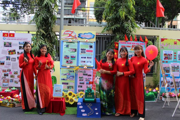 Mầm non Thủ Đức rực rỡ cờ đỏ sao vàng mừng 50 năm đất nước thống nhất Mầm non Thủ Đức rực rỡ cờ đỏ sao vàng mừng 50 năm đất nước thống nhất