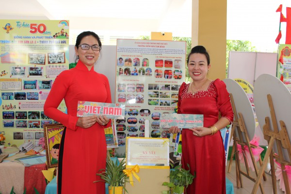 Mầm non Thủ Đức rực rỡ cờ đỏ sao vàng mừng 50 năm đất nước thống nhất Mầm non Thủ Đức rực rỡ cờ đỏ sao vàng mừng 50 năm đất nước thống nhất