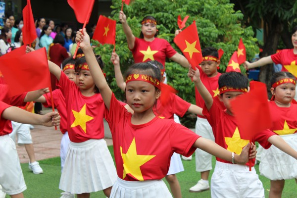 Mầm non Thủ Đức rực rỡ cờ đỏ sao vàng mừng 50 năm đất nước thống nhất Mầm non Thủ Đức rực rỡ cờ đỏ sao vàng mừng 50 năm đất nước thống nhất