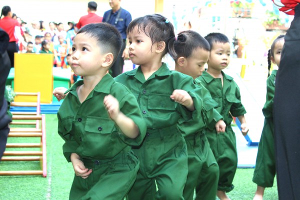 Mầm non Thủ Đức rực rỡ cờ đỏ sao vàng mừng 50 năm đất nước thống nhất Mầm non Thủ Đức rực rỡ cờ đỏ sao vàng mừng 50 năm đất nước thống nhất