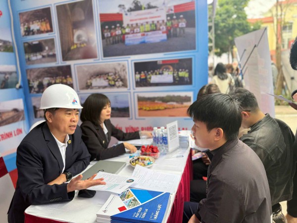 Mang đến cơ hội việc làm cho hàng nghìn sinh viên Mang đến cơ hội việc làm cho hàng nghìn sinh viên