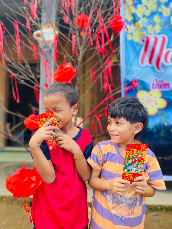 Mang tết sớm đến học trò vùng cao