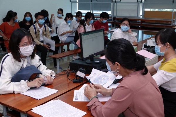 Mập mờ học phí đại học