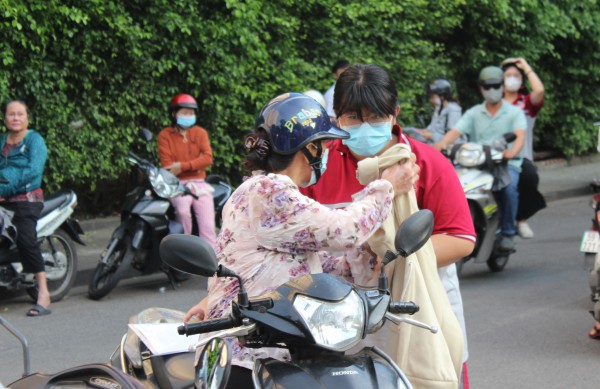 Mẹ học hết lớp 8 mong con đậu đại học ngành trí tuệ nhân tạo
