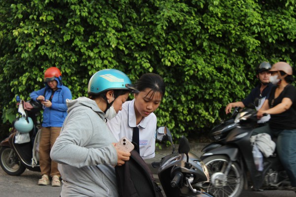 Mẹ học hết lớp 8 mong con đậu đại học ngành trí tuệ nhân tạo