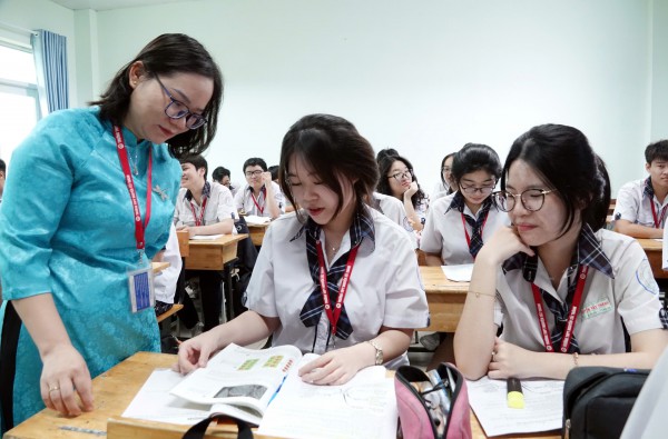 Miễn phí sách giáo khoa: Không nhất thiết áp dụng đại trà cho tất cả học sinh