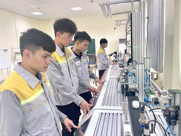 Mô hình đào tạo mới: Sinh viên CĐ được tuyển dụng ngay khi trúng tuyển vào trường