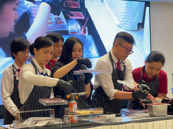 Mô hình trung học nghề: Để tránh lặp lại 'vết xe đổ' Mô hình trung học nghề: Để tránh lặp lại 'vết xe đổ'