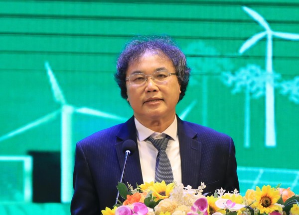 Mỗi năm Việt Nam có khoảng 140.000 việc làm liên quan tới năng lượng tái tạo Mỗi năm Việt Nam có khoảng 140.000 việc làm liên quan tới năng lượng tái tạo