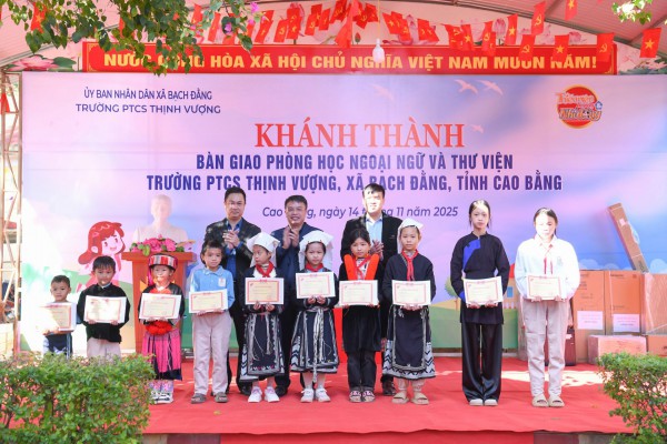 Món quà 800 triệu đồng tặng ngôi trường Thịnh Vượng