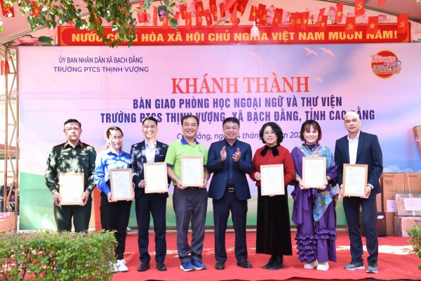 Món quà 800 triệu đồng tặng ngôi trường Thịnh Vượng