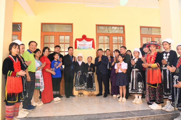 Món quà 800 triệu đồng tặng ngôi trường Thịnh Vượng