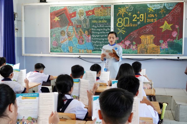 Một bộ sách giáo khoa thống nhất: Giảm tải chương trình, khuyến khích đổi mới dạy học