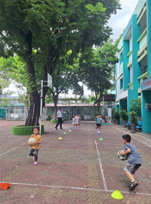 Một ngày bán trú hè ở trường công sẽ như thế nào?