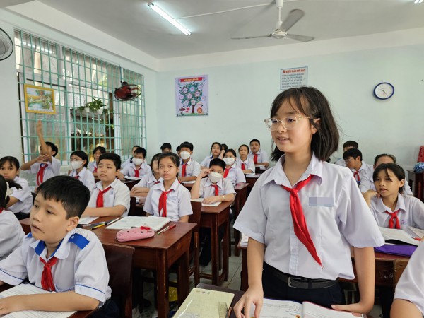 Một số địa phương quyết tâm miễn học phí