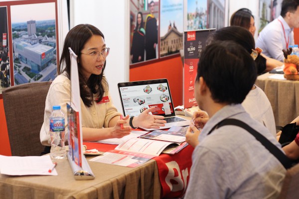 Một tỉnh bang Canada tăng gấp 3 yêu cầu chứng minh tài chính du học