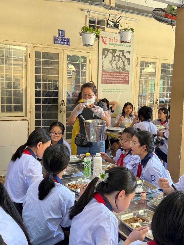 Một trường THCS ra thông báo khẩn, dừng ăn bán trú, liên quan Trường Bình Quới Tây Một trường THCS ra thông báo khẩn, dừng ăn bán trú, liên quan Trường Bình Quới Tây