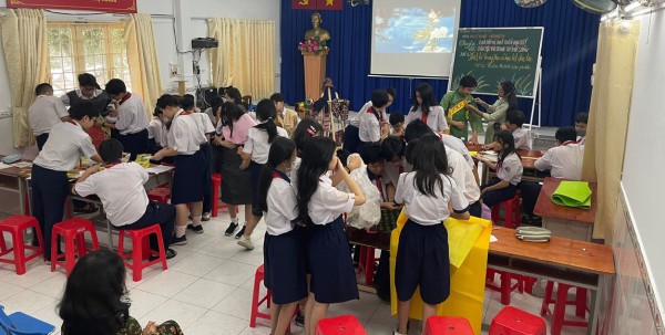 Một trường THCS ra thông báo khẩn, dừng ăn bán trú, liên quan Trường Bình Quới Tây Một trường THCS ra thông báo khẩn, dừng ăn bán trú, liên quan Trường Bình Quới Tây