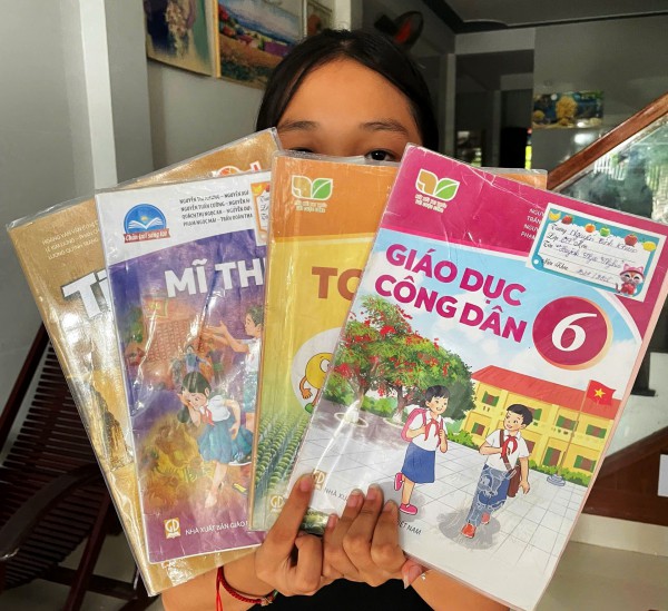 Một xã ở Đà Nẵng kêu gọi tặng sách giáo khoa, học bổng cho học sinh khó khăn Một xã ở Đà Nẵng kêu gọi tặng sách giáo khoa, học bổng cho học sinh khó khăn