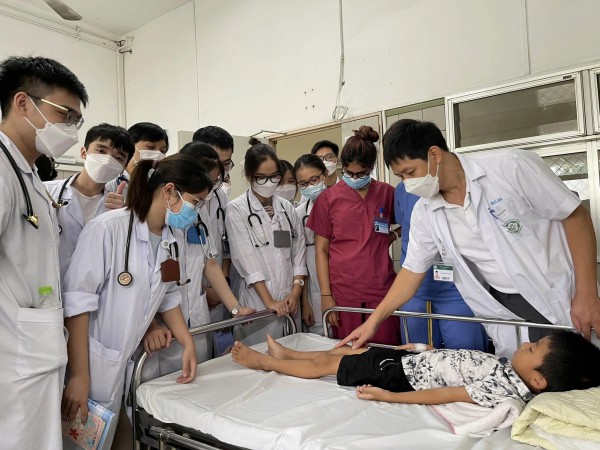 Muốn đào tạo y khoa, 10 người học phải có ít nhất 1 giường bệnh