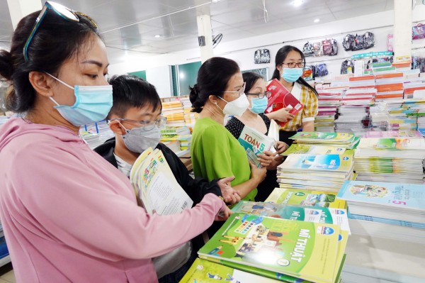 Muốn phần lớn học sinh mượn sách giáo khoa, Nhà nước chi thêm gần 2.138 tỉ đồng