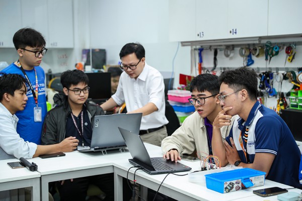 Muốn vươn lên, Việt Nam phải tái định nghĩa đại học