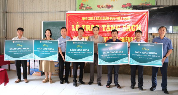 NXB Giáo dục Việt Nam cam kết đồng hành với học sinh vùng bão lũ, khó khăn