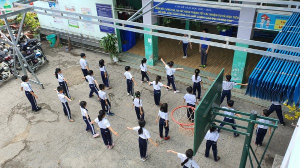 Năm học mới: Phụ huynh bức xúc với những bộ đồng phục thể dục Năm học mới: Phụ huynh bức xúc với những bộ đồng phục thể dục