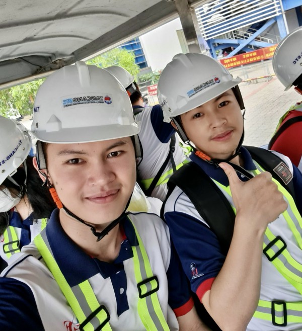 Nam sinh Lào từ tiếng Việt trung bình đến tốt nghiệp ĐH loại giỏi ở Việt Nam Nam sinh Lào từ tiếng Việt trung bình đến tốt nghiệp ĐH loại giỏi ở Việt Nam