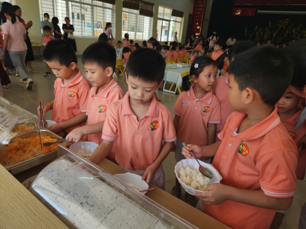 Nấu ăn cho trẻ phải như nấu cho chính gia đình mình