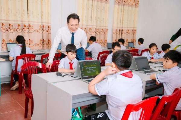 Nestlé tặng 3 phòng máy tính giúp học sinh, giáo viên nâng cao kỹ năng số Nestlé tặng 3 phòng máy tính giúp học sinh, giáo viên nâng cao kỹ năng số