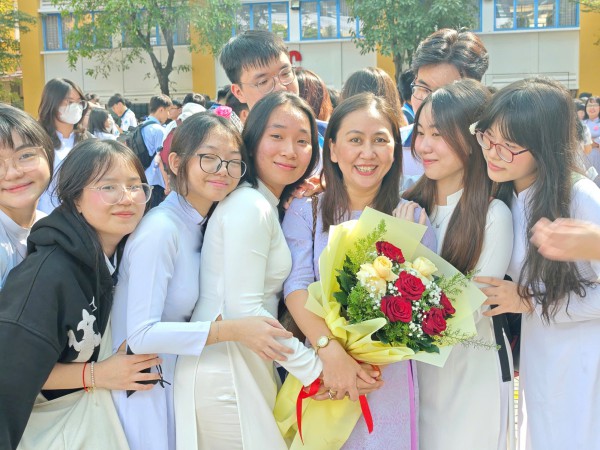 Ngày 20.11 được luật hóa: tôn vinh thầy cô bằng pháp lý