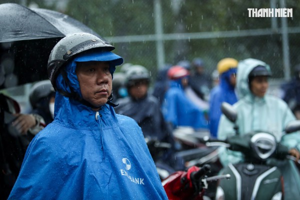 Ngày Nhà giáo Việt Nam 20.11 cũng là dịp tri ân cha mẹ, người thầy đầu tiên