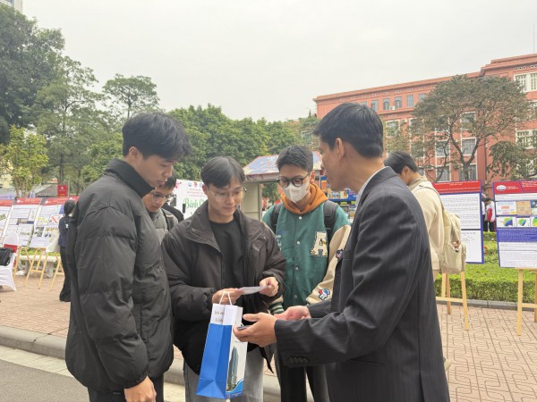 Ngày hội việc làm ĐH Thủy lợi 2026: Sân trường thành ‘sàn giao dịch’ việc làm