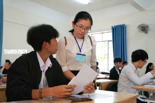 Ngày làm thủ tục thi tốt nghiệp THPT: Người lo nhất chưa chắc là sĩ tử