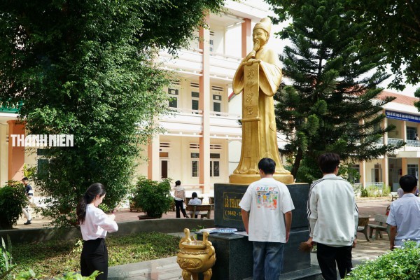 Ngày làm thủ tục thi tốt nghiệp THPT: Người lo nhất chưa chắc là sĩ tử