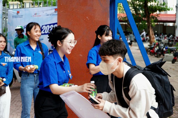 Ngày làm thủ tục thi tốt nghiệp THPT: Người lo nhất chưa chắc là sĩ tử