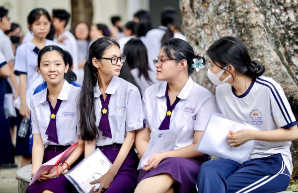 Ngay sau khi Bộ GD-ĐT có phổ điểm, một trường ĐH công bố điểm sàn xét tuyển Ngay sau khi Bộ GD-ĐT có phổ điểm, một trường ĐH công bố điểm sàn xét tuyển
