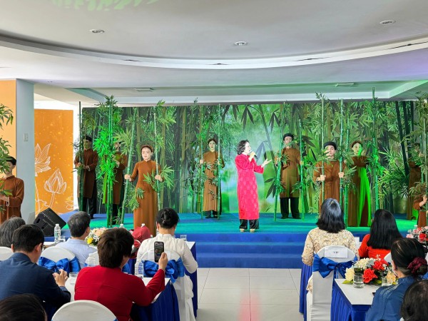 Ngày thơ Việt Nam với việc học thơ ở nhà trường phổ thông