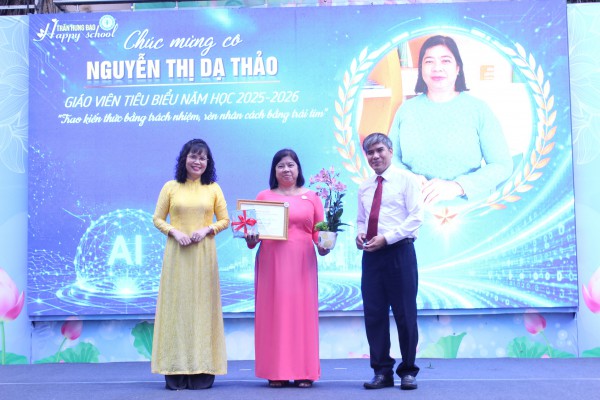 Ngày tổng kết năm học, câu chuyện xúc động ở sân trường Ngày tổng kết năm học, câu chuyện xúc động ở sân trường