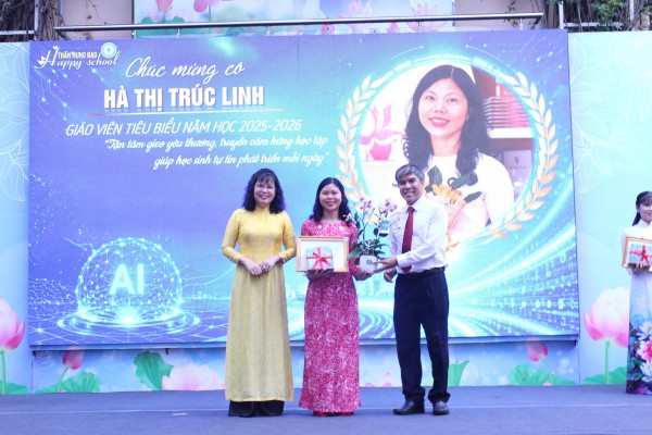 Ngày tổng kết năm học, câu chuyện xúc động ở sân trường Ngày tổng kết năm học, câu chuyện xúc động ở sân trường