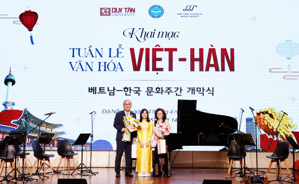 Nghệ sĩ Hàn trong Hiệp hội Âm nhạc Cổ điển New York trình diễn tại ĐH Duy Tân