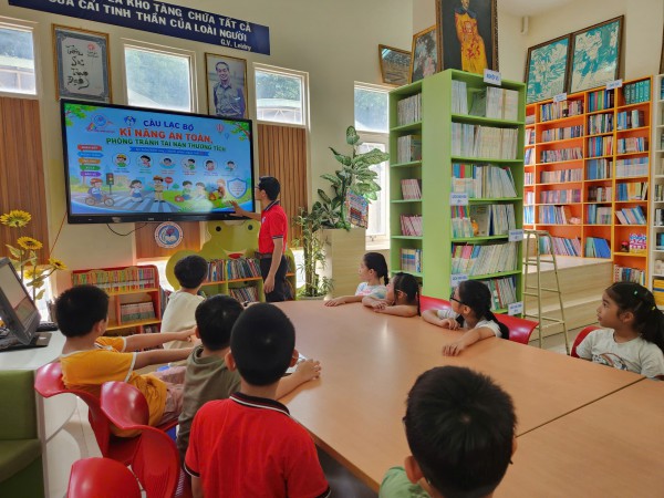 Nghỉ hè ở TP.HCM: Học miễn phí nhảy hiện đại, kỹ năng sống trong trường