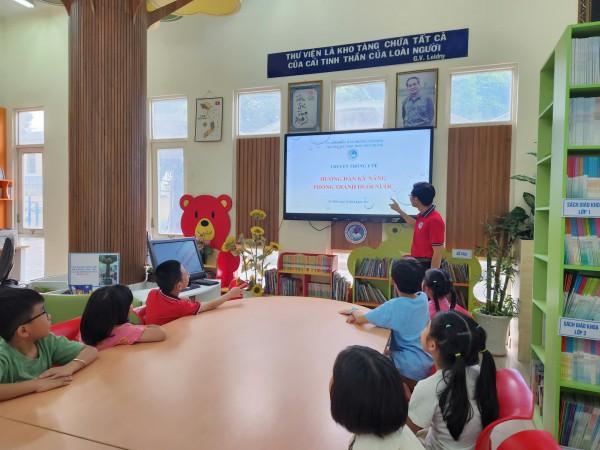 Nghỉ hè ở TP.HCM: Học miễn phí nhảy hiện đại, kỹ năng sống trong trường