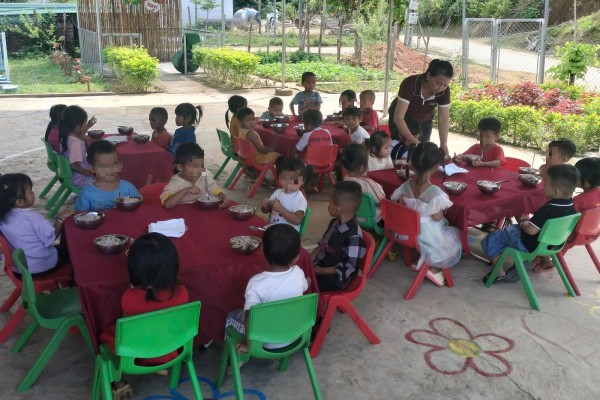 Nghi vấn thiếu minh bạch dự án Nuôi em: Khoảng trống bữa ăn học sinh vùng cao Nghi vấn thiếu minh bạch dự án Nuôi em: Khoảng trống bữa ăn học sinh vùng cao