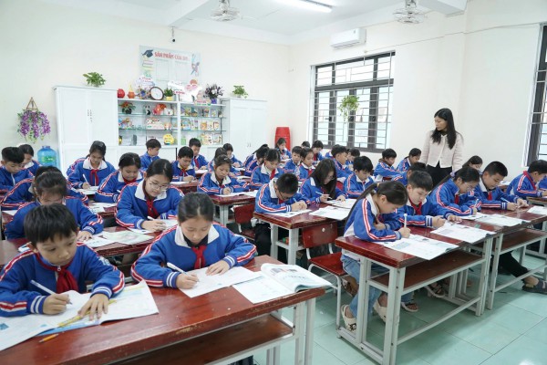 Nghịch lý thiếu giáo viên nhưng vẫn phải 'tinh giản'