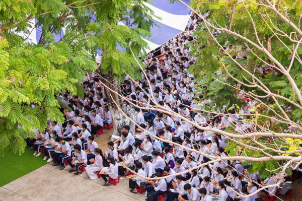 Ngôi trường xinh đẹp miền Tây và mối lương duyên 7 năm Ngôi trường xinh đẹp miền Tây và mối lương duyên 7 năm