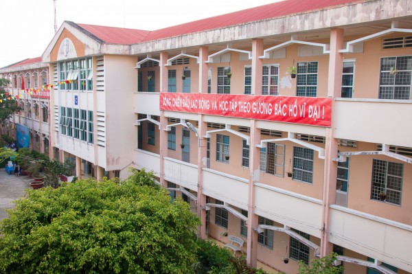 Ngôi trường xinh đẹp miền Tây và mối lương duyên 7 năm Ngôi trường xinh đẹp miền Tây và mối lương duyên 7 năm