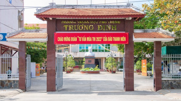 Ngôi trường xinh đẹp miền Tây và mối lương duyên 7 năm Ngôi trường xinh đẹp miền Tây và mối lương duyên 7 năm